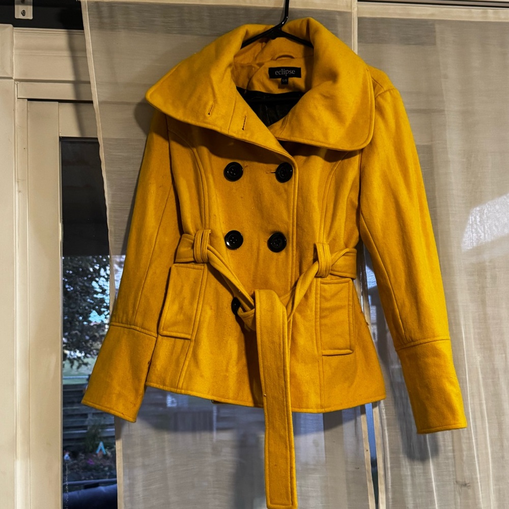 Eclipse yellow pea coat in side L. Belt and buttons for design